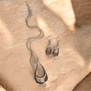 Elegant Silver Tone Teardrop Necklace and Earring Set - NWOT